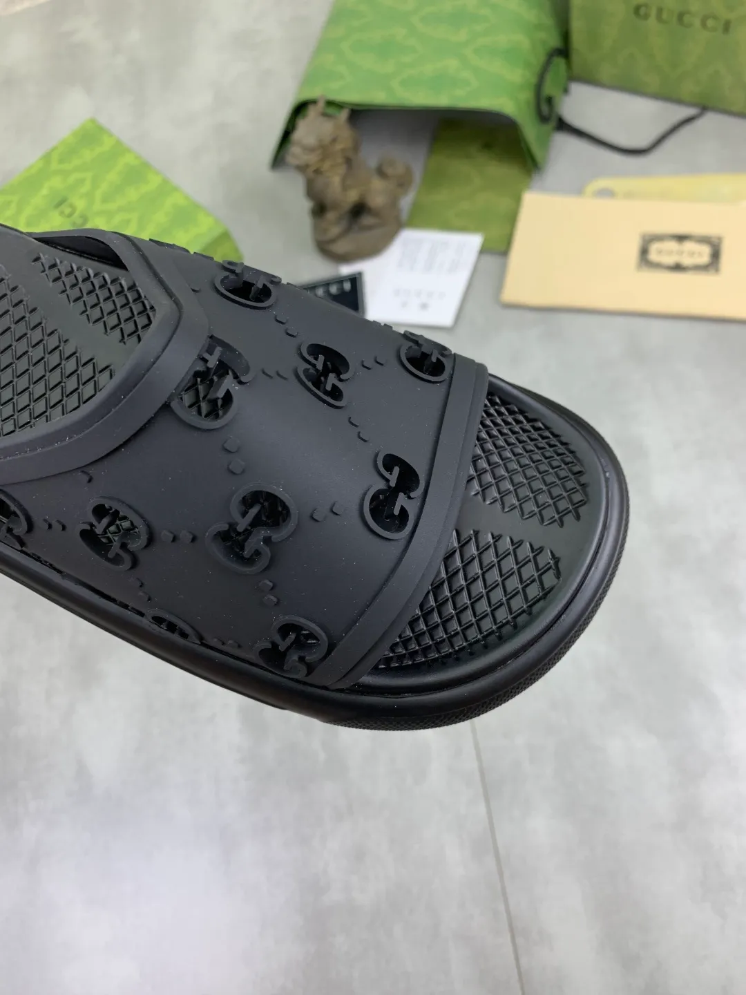 Men's Men's Shoes 💰P300💰[New Style] High Version 🎁🎁🎁 GUCCI New Year of the Snake casual slippers, original official website, perfect workmanship, transmitting a kind of noble luxury, sublimating its definition of luxury in Gucci's high-end extraordinary craftsmanship. Original Gucci double G combination outsole, code number: 35-46, complete package